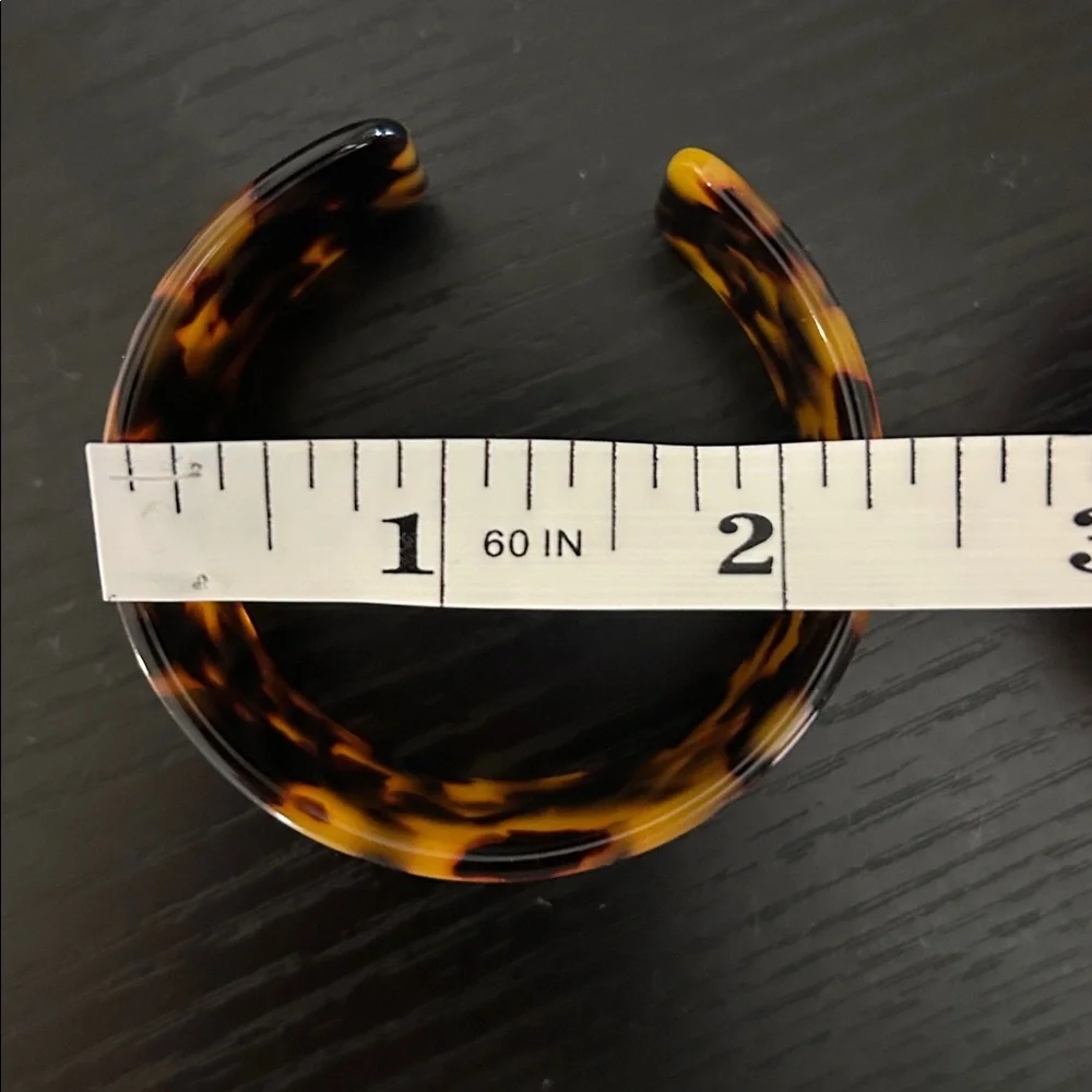 Faux Tortoise print cuff Bracelet - Picture 6 of 6